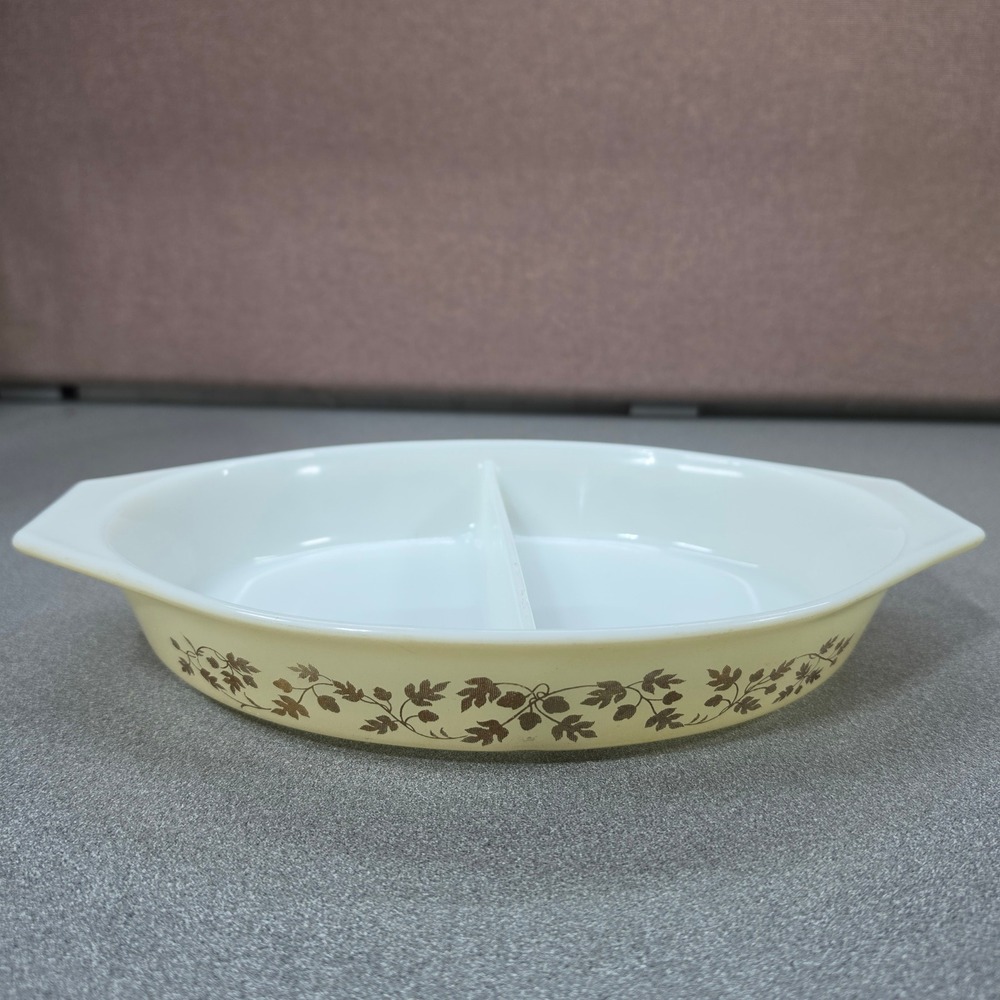 Pyrex Divided Casserole Dish Vintage 1.5qt Yellow Excellent Autumn Harvest Leaf